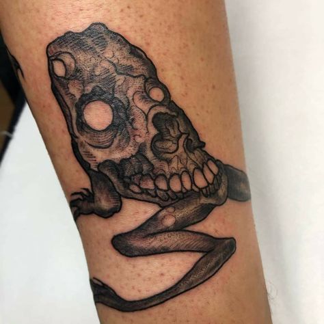 Frog Skull Tattoo, Frog Hand Tattoo, Creepy Frog Tattoo, Moss Tattoo, Practice Tattoos, Frog Tattoo, Stencil Outline, Frog Tattoos, Skeleton Tattoos