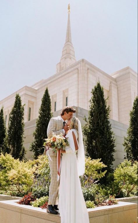 Temple Bride Photography, Mormon Wedding Photos, Mormon Temple Wedding, Temple Bridal Photos, Temple Marriage Lds, Lds Wedding Pictures, Lds Wedding Ideas, Mormon Wedding Dress, Cute Wedding Venues