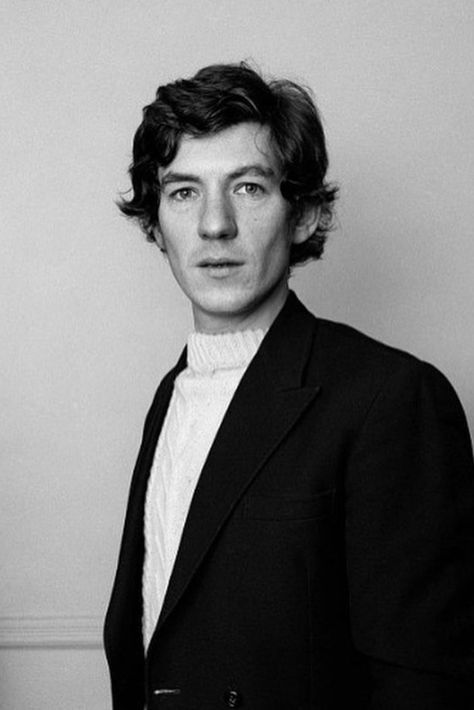 Ian McKellen’s creative development guarantees him a place in the pantheon of the great Britons. The roles of Nicholas II, King Richard, Magneto, and The Wizard Gandalf made the British actor one... Sir Ian Mckellen, Ian Mckellen, King Richard, Mel Gibson, Clint Eastwood, British Actors, Hollywood Actor, Hottest Celebrities, Movie Stars