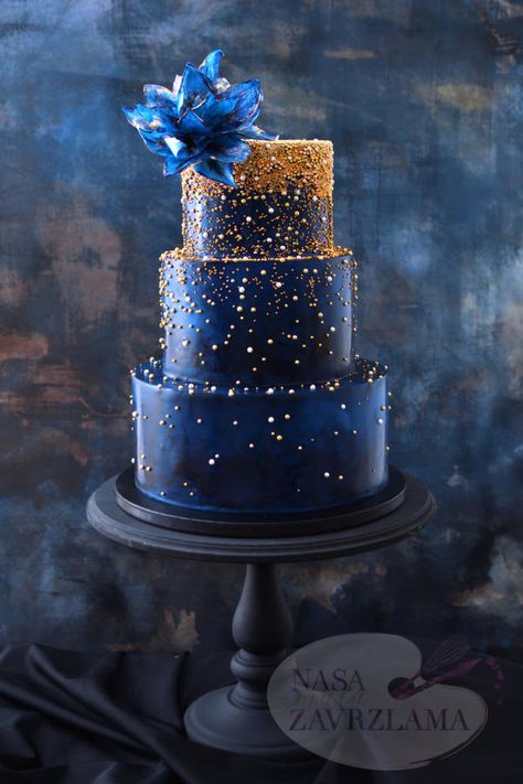 Dark Blue And Gold Sparkle Cake by Nasa Mala Zavrzlama - http://cakesdecor.com/cakes/287074-dark-blue-and-gold-sparkle-cake Starry Night Wedding Theme, Blue And Gold Wedding, Sparkle Cake, Dark Blue Wedding, Galaxy Wedding, Starry Night Wedding, Sweet 16 Cakes, 16 Cake, Wedding Cakes Blue