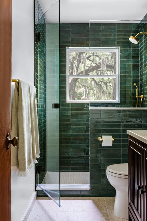 Urban Style Bathroom, Dark Green Bathrooms, Green Tile Bathroom, Small Bathroom With Shower, Downstairs Bathroom, Renovation Design, Small Bathroom Ideas, Corner Shower, Upstairs Bathrooms