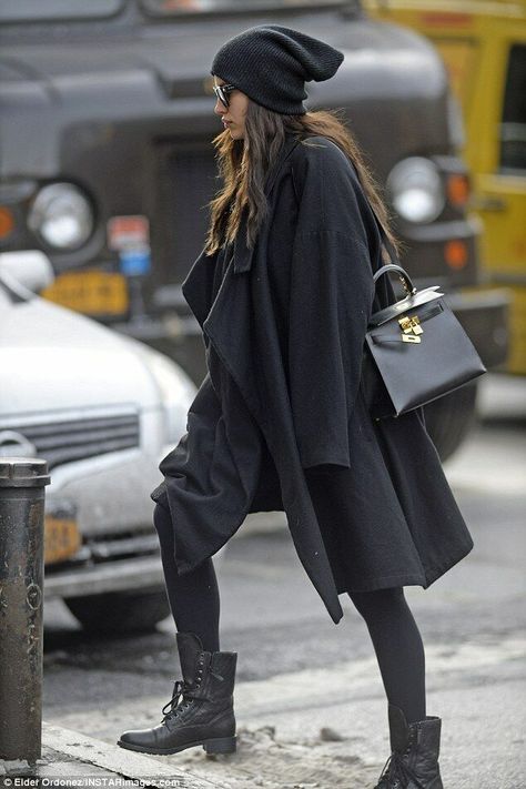 Chanel Combat Boots, Irina Shayk Style, Combat Boot Outfits, Combat Boot Outfit, Woman In Black, Boating Outfit, Model Street Style, Black Combat Boots, Winter Outfit Inspiration