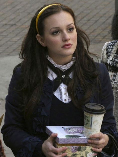 Blair Waldorf Fashion: 1x01 Pilot Estilo Blair Waldorf, Blair Waldorf Aesthetic, Estilo Gossip Girl, Blair Waldorf Outfits, Stile Blair Waldorf, Blair Waldorf Gossip Girl, Blair And Serena, Blair Waldorf Style, Gossip Girl Blair