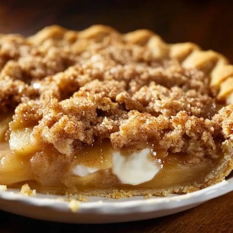 Cinnamon Crumble Apple Pie Crumble Apple Pie, Gingerbread Apple, Apple Crumb Pie, Tart Flavors, Apple Crumble Pie, Pear Crumble, Crumble Pie, Cinnamon Crumble, Pie Crumble