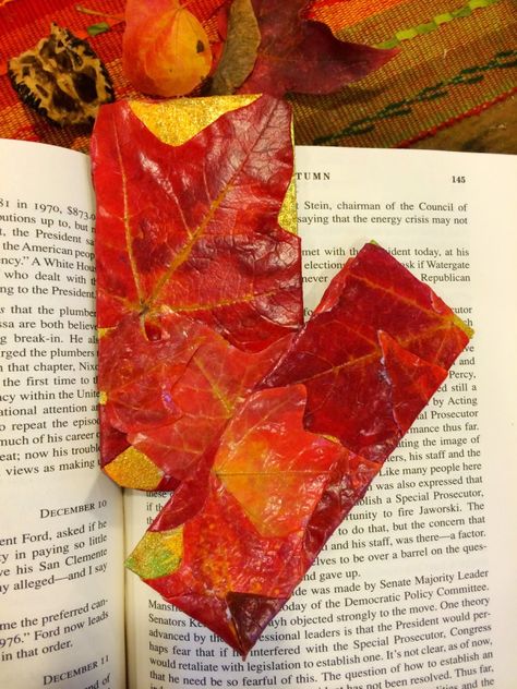 DIY Autumn Leaf Bookmarks Leaf Bookmark, Rag Garland, Messy House, Witch Diy, Jar Lanterns, Diy Tree, Diy Gifts For Kids, Diy Bookmarks, Fall Crafts Diy