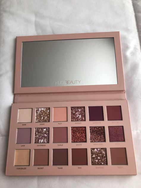 @aliyacataleya Maybelline Eyeshadow Palette, Matte Make Up, Make Up Kits, Maybelline Eyeshadow, Alat Makeup, Makeup Pallets, Makeup Eyeshadow Palette, Pinterest Makeup, Fancy Makeup