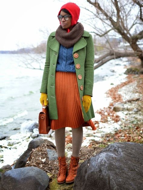 Crisp Apple, Preppy Winter, Orange Skirt, Quirky Fashion, Christmas Style, Apple Crisp, Green Coat, Fashion Gallery, Mode Inspo