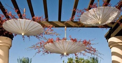 If you’re loing for a unique and beautiful reception décor idea, this might be… Deco Pastel, Parasol Wedding, Paper Parasol, Umbrella Decorations, Japanese Wedding, Paper Umbrellas, Deco Floral, Reception Decorations, Wedding Shower