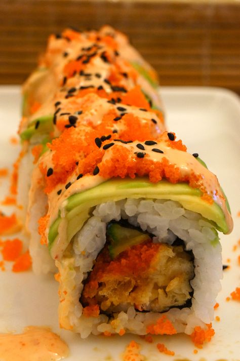 Dragon roll recipe Types Of Sushi Rolls Recipes, Dragon Roll Sushi Bowl, Dragon Roll Recipe, Eel Sauce Recipe Sushi Rolls, Sushi Recipes Dragon Roll, Dragon Roll Sushi, Homemade Sushi Rolls, Sushi Recipes Homemade, Dragon Roll