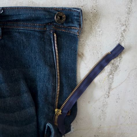 How to Replace a Broken Zipper on Jeans - Damaged Jeans, Reuse Old Jeans, Sewing Machine Thread, Broken Zipper, Seam Ripper, Old Jeans, Sewing Skills, Jeans Material, Sewing Basics