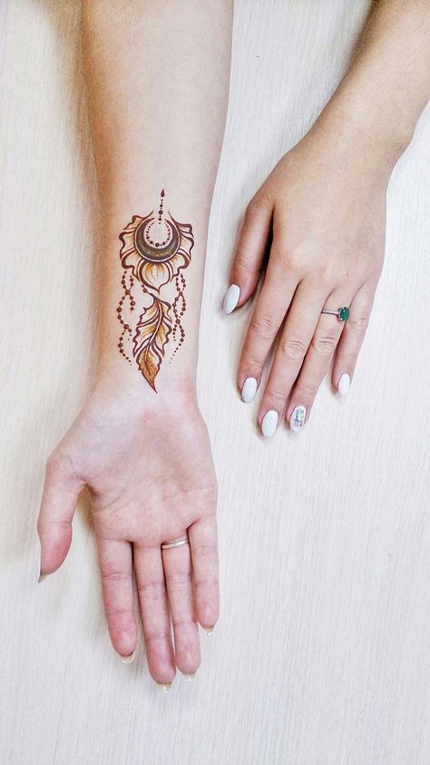 Small Henna Tattoos, Cute Henna Tattoos, Small Henna, Henna Inspo, Mandala Book, Cute Henna, Tato Henna, Mehndi Designs 2018, Henna Tattoo Hand