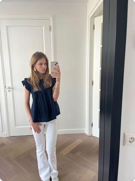 Fleurholme Style, Stolkhome Girl Outfits, Meet Me There, Stockholm Stil, Mode Zara, Skandinavian Fashion, Stockholm Style, Estilo Preppy, Outfit Jeans