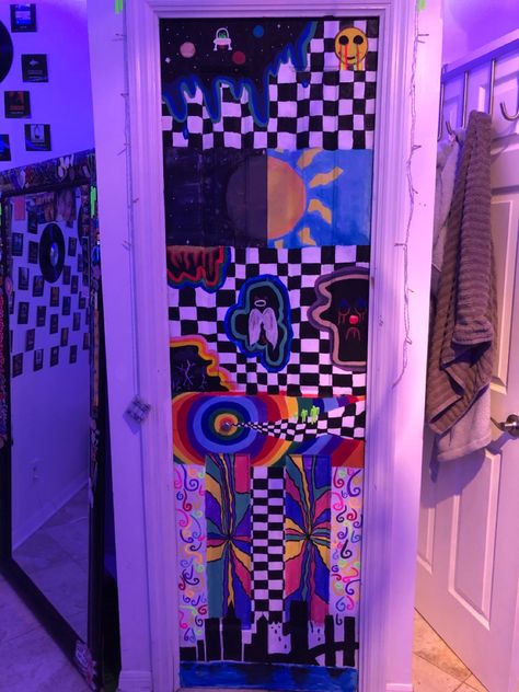 Trippy Door Painting Ideas, Cool Painted Doors, Door Painting Ideas Bedroom Boho, Trippy Door Painting, Cool Door Painting Ideas Bedroom, Door Paint Design, Door Art Bedroom Paint, Door Painting Ideas Bedroom Aesthetic, Door Art Bedroom