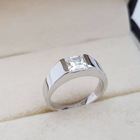 Male Ring Design For Men Silver, White Gold Engagement Rings For Men, Tiffany Engagement Ring Men, Mens Ring Engagement, Wedding Ring For Men Diamond, Silver Diamond Rings For Men, Ring Designs Male, Men Engagement Ring White Gold, Male Engagement Ring Men Diamonds