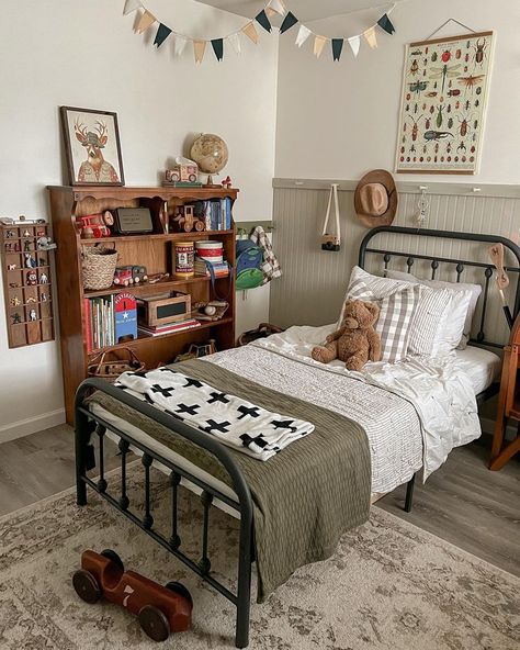 Farm Room Ideas Bedrooms Kids, Master Bedrooms Cottagecore, Minimalist Childrens Bedroom, Small Toddler Boys Bedroom Ideas, Boy Nursery Aesthetic, Children Bedroom Design For Kids, Moody Toddler Boy Room, Boys Cottage Bedroom, Kids Vintage Bedroom