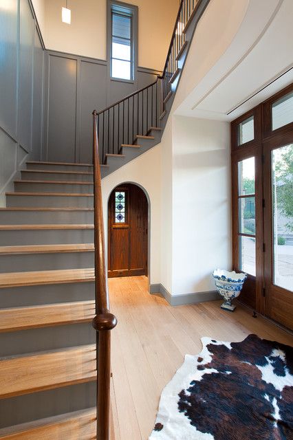 Dark riser with light tread. The Grey tread also works to transition up the stairs with the grey wainscoating Painted Stair Risers, Stairs Trim, Gray Stairs, Black Stairs, Diy Wainscoting, Natural Wood Flooring, Entry Design, Revere Pewter, Painted Stairs