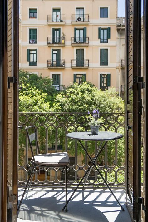 European City Apartment, Europe Apartment Interior, Spanish Apartment Barcelona, Barcelona Apartment Exterior, Italy Apartment Interior, Barcelona House Aesthetic, Nyc Balcony Aesthetic, Apartment In Spain Aesthetic, Apartment In Milan