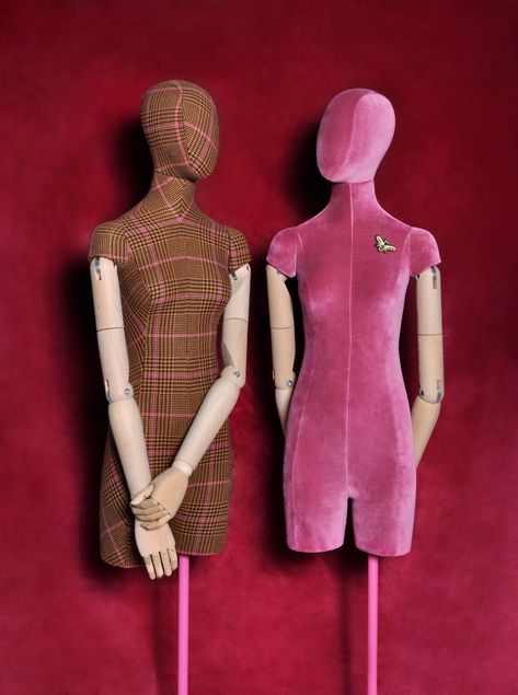 Manequin Ideas Display, Fashion Mannequin Display, Mannequin Fashion, Store Mannequins, Dress Mannequin, Bust Form, Fashion Mannequin, Mannequin Display, Fashion Designer Studio