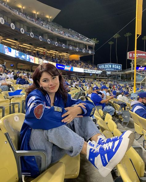 Stadium Pics, Basketball Game Outfit, Basketball Girlfriend, Thug Girl, Chelsea Girls, Baseball Pictures, Baseball Outfit, Game Pictures, Baseball Game