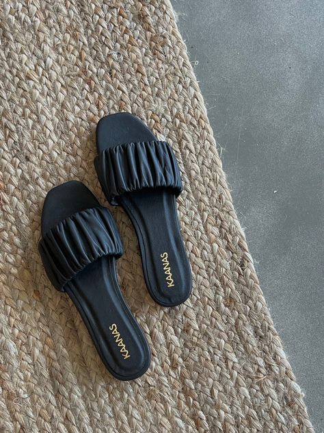 Black sandals Sandals For Girl, Fancy Sandals Flats, Flat Footwear For Women, Classy Slippers, Slippers Womens Flats, Sandal Aesthetic, Aesthetic Sandals, Stylish Shoes Heels, Sandals Aesthetic