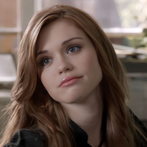 Lydia Martin Hairstyles, Lydia Teen Wolf, Emma Stone Hair, Quotes From Books, May Parker, Matt Smith Doctor Who, Last Kingdom, Holland Roden, Beauty Society