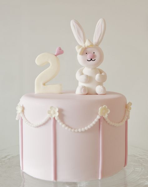 All sizes | Ava's Bunny Cake | Flickr - Photo Sharing! Bunny Cakes, Kid Cakes, Twin Birthday Cakes, Bunny Birthday Party, Decoration Patisserie, Rabbit Cake, Cake Photos, Kolaci I Torte, Cupcakes Decorados