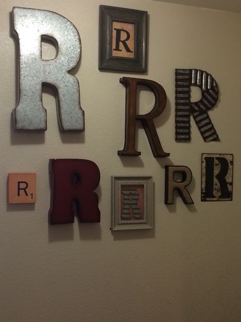 "R" wall Family Initial Wall Decor, Initial R Wallpaper, Crush Obsession, Initial Wall Decor, Cheesy Lines, Lion Couple, R Initial, Classy Wallpaper, Black Cat Anime