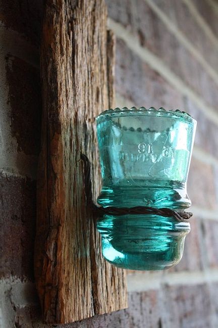 Electric Insulators, Recycle Candles, Repurposed Art, Barn Wood Crafts, Barn Wood Projects, Old Barn Wood, Glass Insulators, Barn Board, Upcycled Crafts