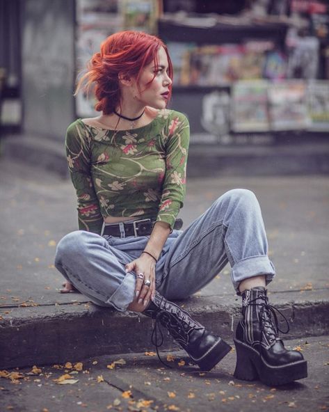 90s Fashion Grunge Outfits, Grunge Outfits 90s, Moda Grunge, Green Grunge, Look Grunge, Goth Outfit, Mode Punk, Mode Grunge, 90s Fashion Grunge