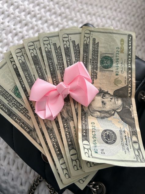 Cute Money Aesthetic, Pretty Money Aesthetic, Money Spread Pfp, Money Aesthetic Pictures, Money Coquette, Money Pink, Money Photo, Cute Money, Pink Money