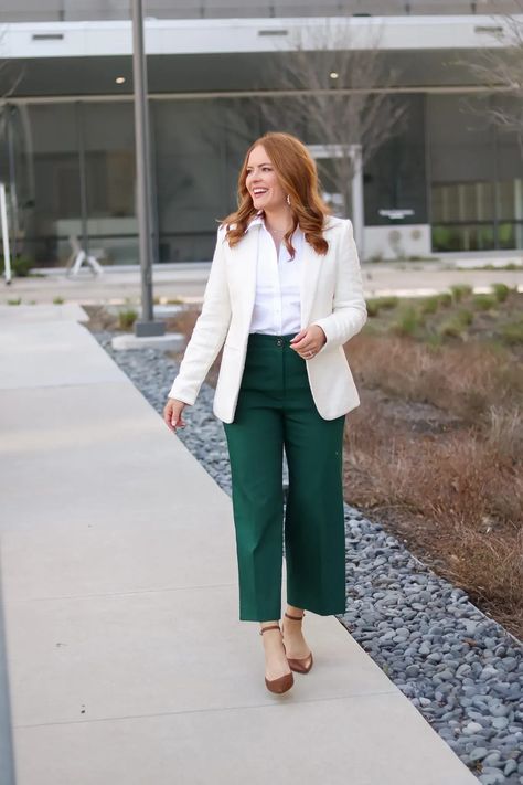 Style With Blazer, Green Pants Outfit, Simple Work Outfits, Outfits 2000s, Simple Summer Dresses, Lawyer Outfit, Corporate Dress, Make It Count, Work Pants Women