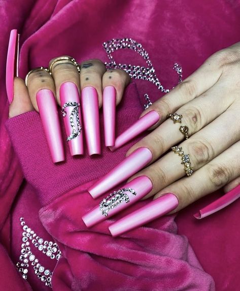 Juicy Couture Desktop Wallpaper, Juicy Couture Nails Art, Juicy Couture Aesthetic Wallpaper Pink, Cute Leather Jackets, Juicy Couture Bracelet Kit, Juicy Couture Jewelry Necklaces, Couture Nails, Juicy Couture, Nail Designs