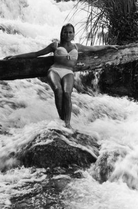 dr_no_ursula_andress_gushing_water_2 Bond Babe, Honey Ryder, Bond Women, John Barry, James Bond Girls, Anita Ekberg, Ursula Andress, Photo Star, Jeanne Moreau