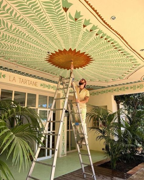 Hand Painted Dining Room Mural, Painted Ceiling Stripes, Painted Ceiling Pattern, Funky Ceiling Ideas, Diy Ceiling Mural, Grecian Interior Design, Painting Room Walls Ideas, Joao Incerti Art, Ceiling Painting Design