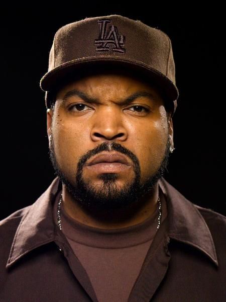 Happy Birthday, Ice Cube! • June 15, 1969 - Born on this day, Ice Cube, rapper, 1994 UK No.22 single Bop Gun, (1992, US No.1 US album 'The Predator'). NWA, (1990 UK No.26 single 'Express Yourself'). •• #icecube #thisdayinmusic #nwa #rapper #actor #hiphop #rap #happybirthday Ice Cube Rapper, Jamel Shabazz, Real Hip Hop, Gangsta Rap, Rap Artists, Winona Ryder, Hip Hop Artists, Best Rapper, Hip Hop Culture