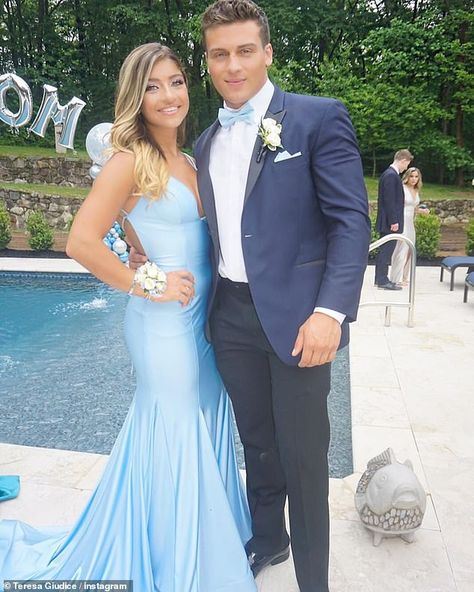 Light Blue Prom Dress And Grey Suit, Light Blue Prom Dress With Navy Suit, Babay Blue Prom Dress, 2024 Prom Tux Trends, Sky Blue Prom Dress Couple, Sky Blue Prom Couple, Blue Prom Tux, Prom Tuxedo Ideas Couple, Baby Blue Prom Couple