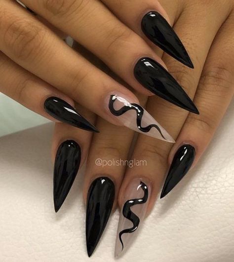 Acrylic Nails Stiletto, Stilleto Nails Designs, Stiletto Nails Short, Black Stiletto Nails, Witch Nails, Long Stiletto Nails, Sharp Nails, Black Acrylic Nails, Gothic Nails