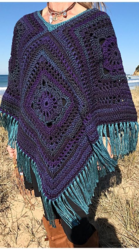 28+ Easy Free Crochet Poncho Patterns Ideas for Women Crochet Projects 2019 - hairstylesofwomens. com Free Crochet Poncho Patterns, Crochet Poncho Patterns Easy, Crochet Baby Poncho, Poncho Patterns, Knitting Amigurumi, Poncho Design, Crochet Baby Booties Pattern, Boho Poncho, Crochet Poncho Free Pattern