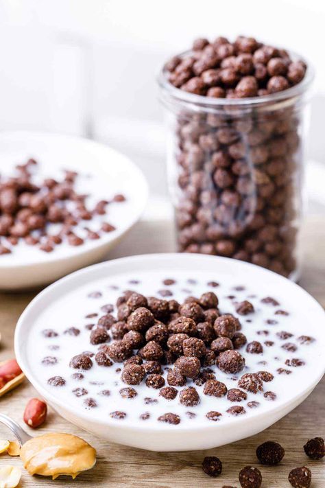 Homemade Chocolate and Peanut Butter Keto Cereal (yum!) - Keto Pots Cereal Recipes Homemade, Breakfast Cereal Recipes, Muesli Cereal, Patrick Watson, Cinnamon Cereal, Keto Cereal, Homemade Cereal, Low Carb Granola, Chocolate Cereal