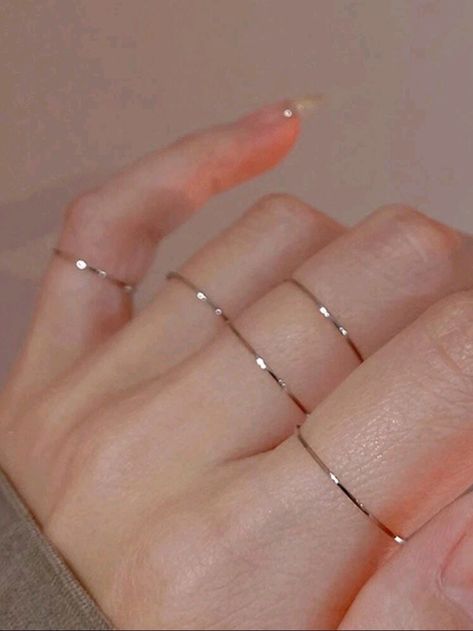 Knuckle Rings Silver, Simplistic Jewelry, Plain Bands, Knuckle Rings, Classy Jewelry, Jewelry Lookbook, Fancy Jewelry, Hand Jewelry, Girly Jewelry