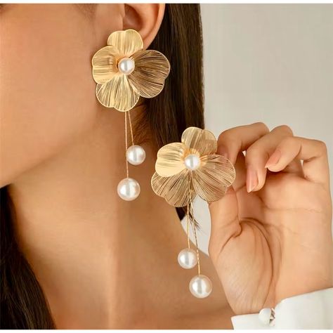 New! Romantic Flower Petal Long Tassel Drop Earrings Faux Pearl 2 Part Earrings! Beautiful Delicate Large 2 Piece Earrings Measurments: 1in Wide 3.5 In Long Piercing Earrings, Tassel Drop Earrings, Flower Petal, Trendy Earrings, Earring Type, Pearl Stud Earrings, Gold Drop Earrings, Girls Jewelry, Simple Jewelry