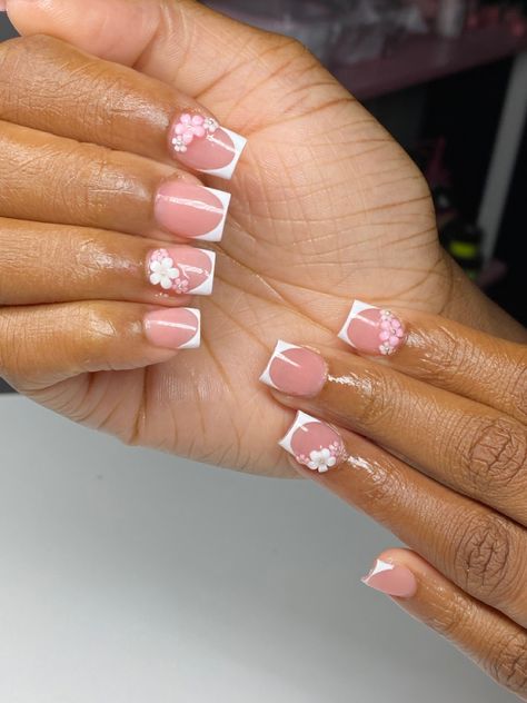 French Tip Nails With Flowers Square, Short Gel Nail Designs Natural Manicures, Senior Nails Ideas Short, Short Acrylic Nails With Flowers, Shorties Nails Square French Tip, Super Short Acrylic Nails Designs, Cute Short Nail Sets Summer, Cute Short Acrylic Nails For Birthday, Cute Short Nails With Charms