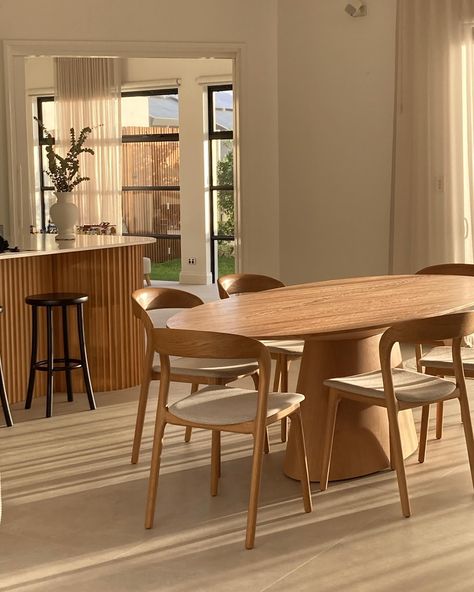 As you aaall know, we just love seeing images of our clients’ final fit-outs. ❤️ Danielle’s dining room is one of our all-time favourites🙌🏼 Featuring the @globewest Classique Oval Dining Table in Natural Ash, sleek lines dance with an organic shape with a gorgeous raw texture complementing the homes final finishes. Now it’s the perfect spot for creating special memories. 🤍 Interior Design by @meganprenticedesign Oval Dining Table Styling, Oval Dining Room Table Wood, Dining Room Oval Table, Oval Dinner Table, Dining Table Oval, Curved Sofas, Australian Furniture, Oval Dining Room Table, Raw Texture