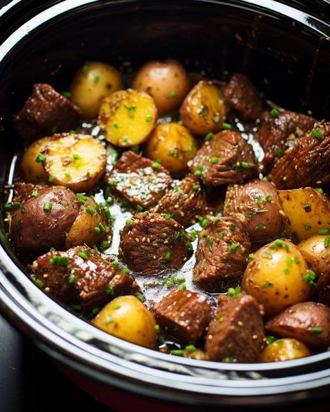 This is my fave dish ever and I finally found a version for the slow cooker Garlic Butter Beef Bites, Beef Bites, Butter Beef, Stew Meat Recipes, Slow Cooker Recipes Beef, Beef And Potatoes, Beef Casserole Recipes, Crockpot Recipes Beef, Beef Stew Meat