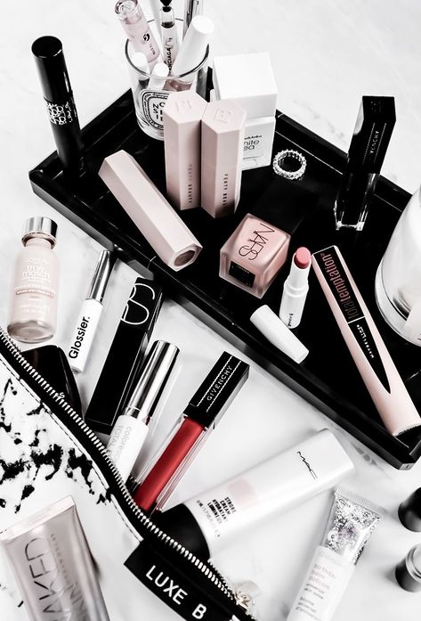 What's in My Makeup Bag: January - THIRTEEN THOUGHTS #beauty #makeup Whats In My Makeup Bag, In My Makeup Bag, My Makeup Bag, Alat Makeup, Black Lipstick, Makeup Guide, Luxury Makeup, Diy Makeup, Makeup Revolution