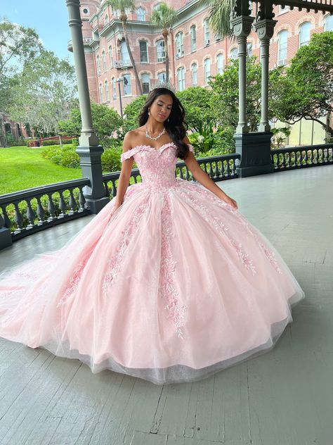 Vx Dresses, Sweet 16 Dresses Pink, Dresses For 15, Debutante Party, Ball Gown Quinceanera Dresses, Quinceanera Themes Dresses, Quinceanera Pink, Pink Sweet 16, Off Shoulder Ball Gown