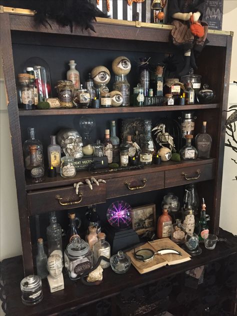 Halloween Apothecary Apocethary Aesthetic, Haunted Apothecary Decor, Halloween Witch Apothecary, Apothecary Mantle Decor, Witchy Retail Display, Cosy Halloween Aesthetic, Apothecary Decor Bathroom, In Home Apothecary, Witch Apothecary Halloween Decor