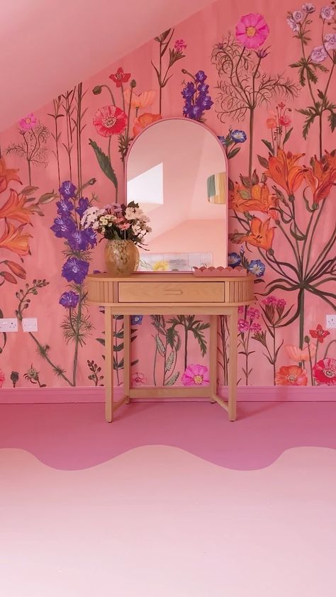 Bedroom Wall Mural Aesthetic, Pink Painting For Bedroom, Kate Rose Morgan, Pink Bedroom Mural, Diy Bedroom Mural, Funky Wallpaper Bedroom, Diy Paintings For Bedroom Wall Art, Pink Wall Painting Ideas, Rose Wallpaper Bedroom