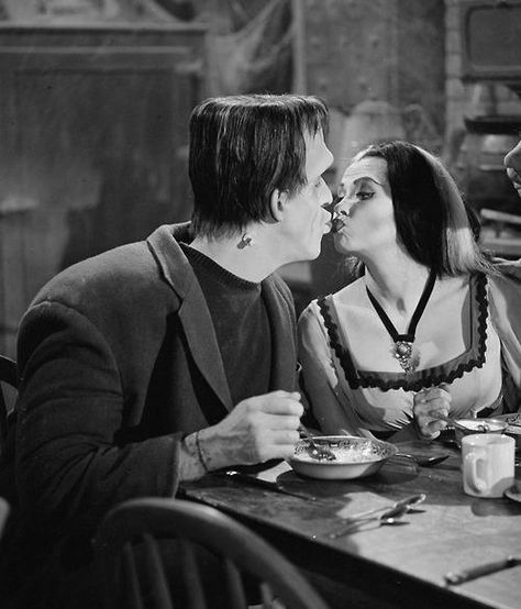 The Munsters ~ Fred Gwynne (1926 - 1993) (as Herman Munster) kisses Yvonne de Carlo (as Herman's wife, Lily) in the episode 'My Fair Munster,' May 1, 1964. #TV #Television Munsters Tv Show, Herman Munster, The Munster, Lily Munster, Very Important Person, Yvonne De Carlo, Horror Vintage, Elvira Mistress Of The Dark, Love Is When