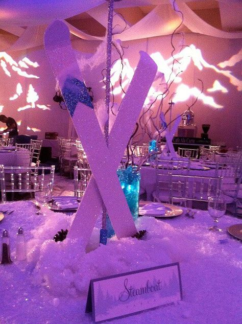 Aspen Theme Party, Apres Ski Party Decoration, Ski Lodge Christmas, Ski Lodge Party, Snowboard Wedding, Schnee Party, Ski Apres, Apre Ski, Winter Wonderland Party Theme